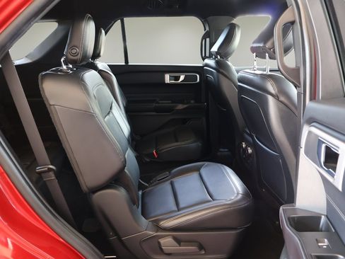Used 2020 Ford Explorer XLT w/ Equipment Group 202A RWD image 20
