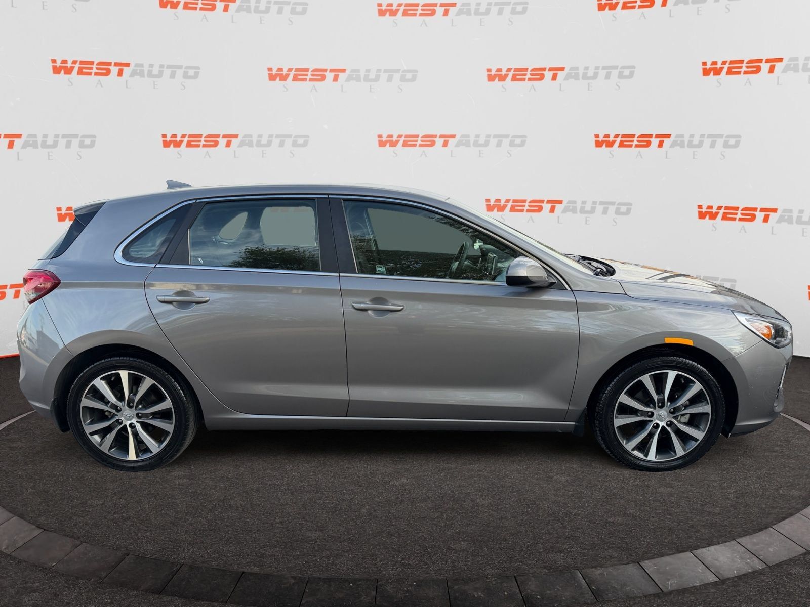 Used 2020 Hyundai Elantra GT FWD image 6