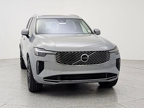 Certified 2026 Volvo XC90 B6 Plus AWD/4WD image 2