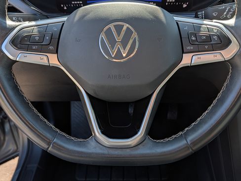 Certified 2023 Volkswagen Taos SE w/ Panoramic Sunroof Package AWD/4WD image 25
