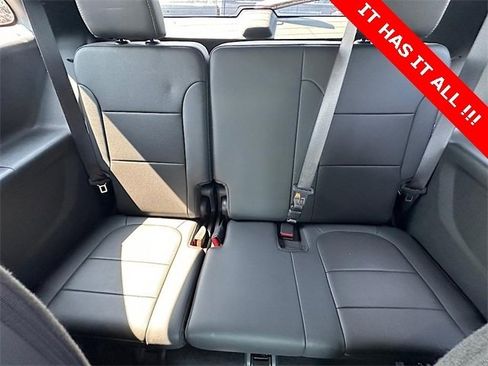 Used 2023 Chevrolet Traverse Premier image 19