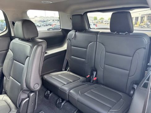 Used 2023 GMC Acadia SLT w/ Preferred Package FWD image 14