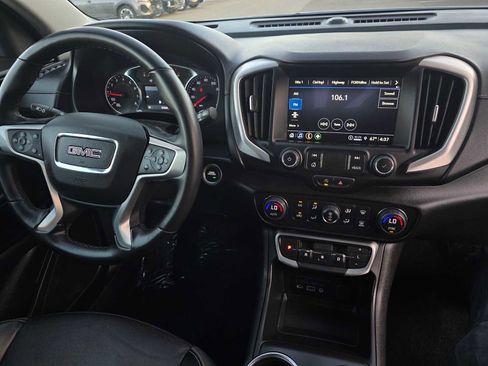 Used 2024 GMC Terrain SLT image 10