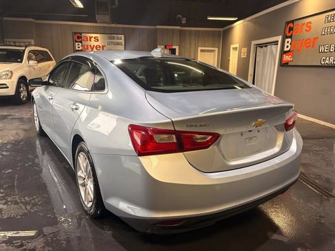 Used 2018 Chevrolet Malibu LT w/ Leather Package FWD image 4