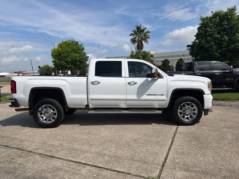 Used 2016 GMC Sierra 2500 Denali w/ Suspension Package, Off-Road AWD/4WD image 3