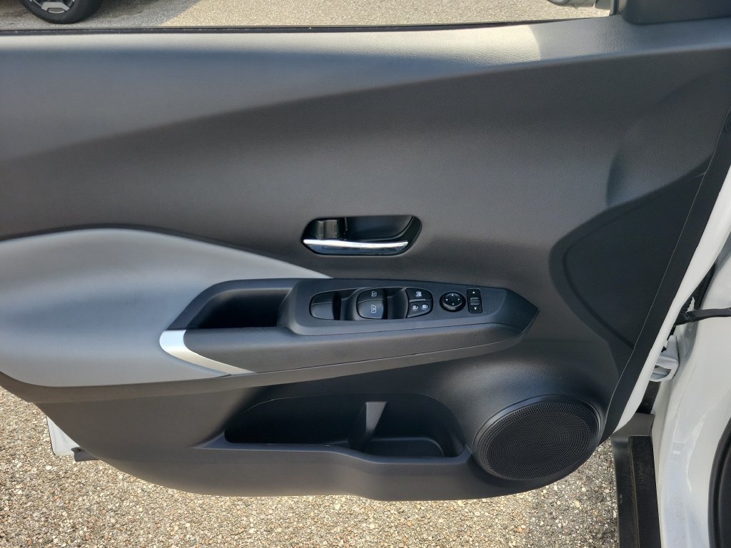 Certified 2023 Nissan Kicks SR w/ SR Premium Package FWD image 12