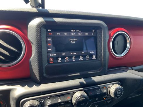 Used 2019 Jeep Wrangler Unlimited Rubicon w/ LED Lighting Group AWD/4WD image 14