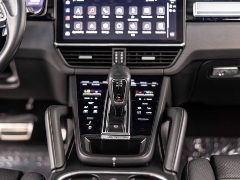 Used 2022 Porsche Cayenne S Platinum image 39