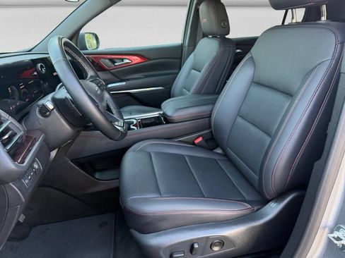 Used 2025 Chevrolet Traverse Z71 AWD/4WD image 10