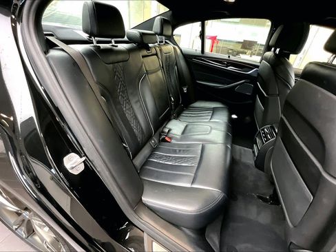 Used 2020 BMW M550i xDrive M550i xDrive w/ Executive Package image 19