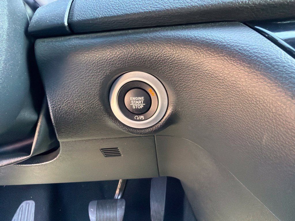 Used 2025 Chrysler Pacifica Select FWD image 34