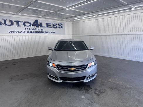 Used 2019 Chevrolet Impala LT FWD image 2