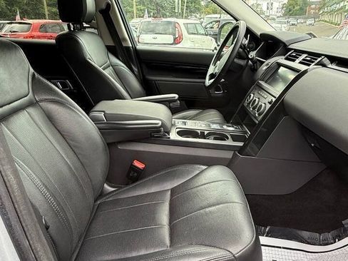 Used 2018 Land Rover Discovery SE AWD/4WD image 17