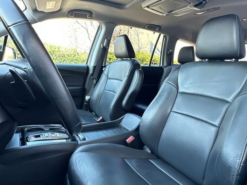 Used 2020 Honda Pilot Touring image 5