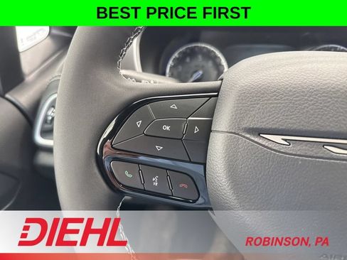 New 2027 Chrysler Pacifica Limited AWD/4WD image 29