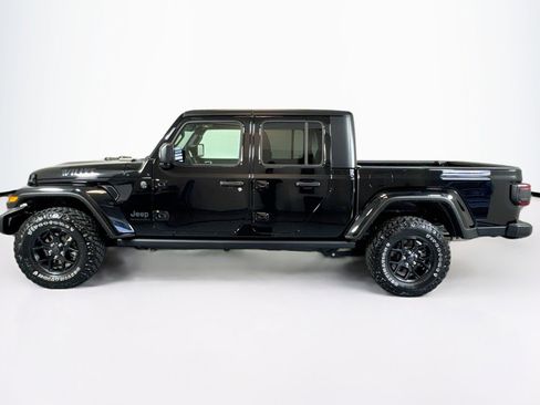 Used 2025 Jeep Gladiator Sport image 8