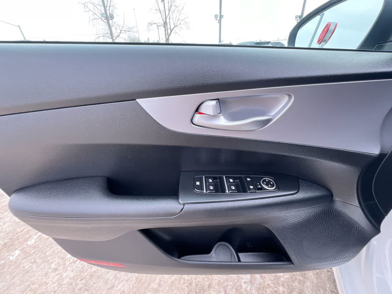 Used 2022 Kia Forte LXS FWD image 13