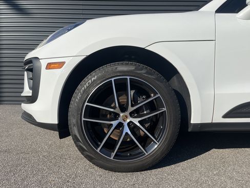 Certified 2022 Porsche Macan image 14