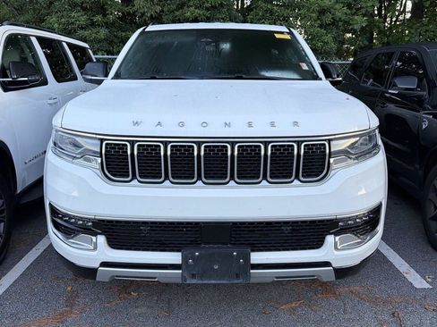 Used 2024 Jeep Wagoneer L Series II w/ Flexible Seating Group AWD/4WD image 2