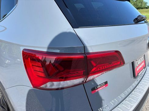 Used 2023 Volkswagen Taos SE w/ Panoramic Sunroof Package FWD image 12