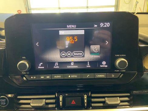 Certified 2024 Nissan Pathfinder SV w/ Black Appearance Package image 18