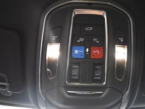 Used 2025 Jeep Grand Cherokee L Altitude image 31