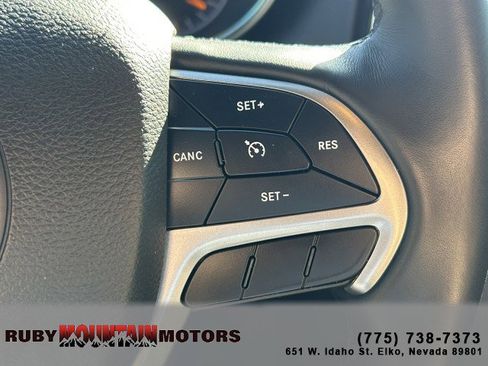 Used 2020 Jeep Grand Cherokee Altitude AWD/4WD image 13