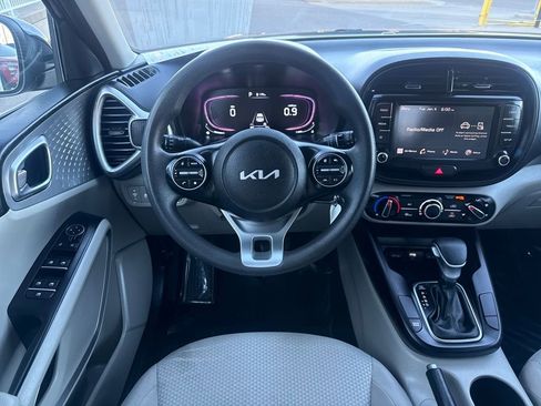 Used 2023 Kia Soul LX image 13