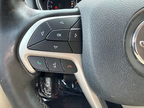 Used 2018 Jeep Grand Cherokee Laredo AWD/4WD image 19
