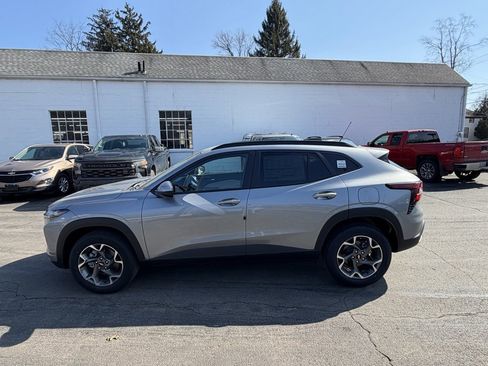 New 2026 Chevrolet Trax LT w/ Sunroof Package image 3