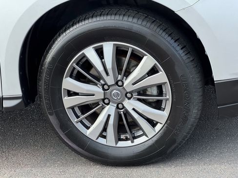 Used 2020 Nissan Pathfinder SV image 10