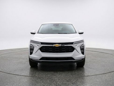 Used 2025 Chevrolet Trax LT w/ LT Convenience Package image 2