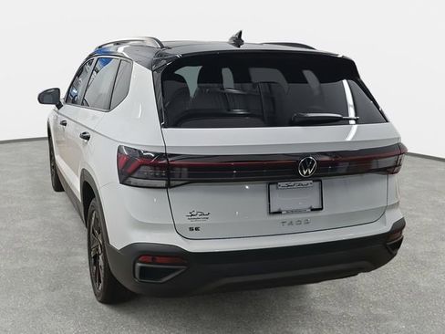 New 2026 Volkswagen Taos SE FWD image 5
