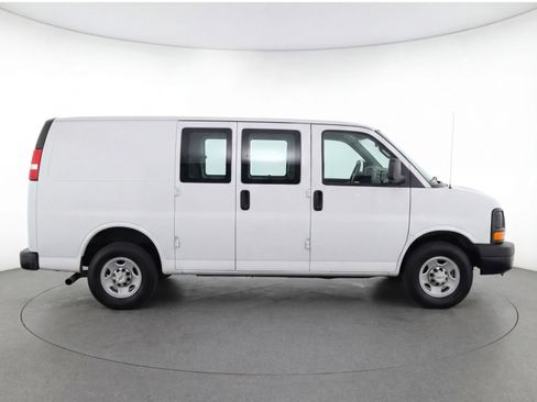 Used 2025 Chevrolet Express 3500 LT w/ LT Preferred Equipment Group image 11