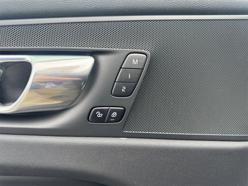 Certified 2025 Volvo XC60 B5 Core image 10