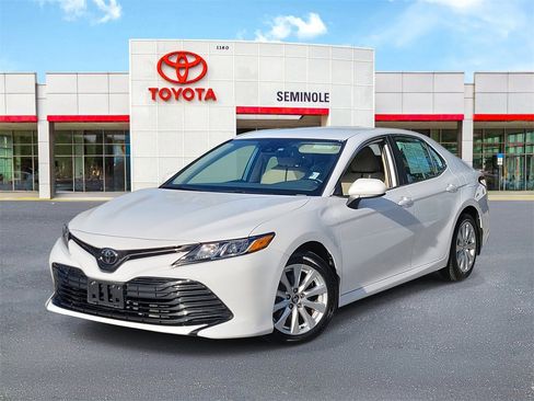 Used 2020 Toyota Camry LE image 1