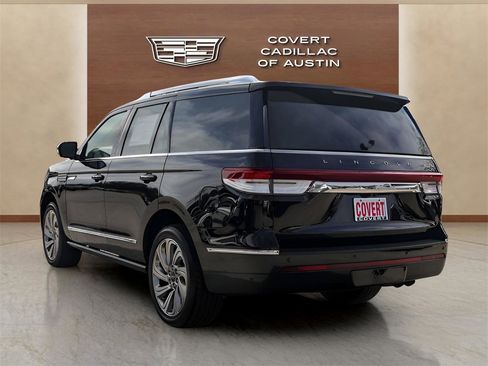 Used 2024 Lincoln Navigator Reserve image 3