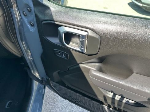 Used 2025 Jeep Wrangler Unlimited Sport AWD/4WD image 13