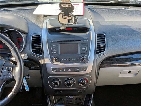 Used 2015 Kia Sorento LX image 12