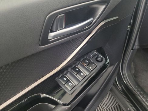Used 2019 Toyota C-HR XLE FWD image 27