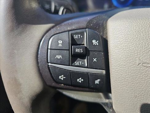 Used 2020 Ford Explorer Platinum image 18