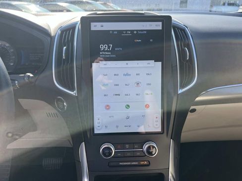 Used 2024 Ford Edge Titanium image 25
