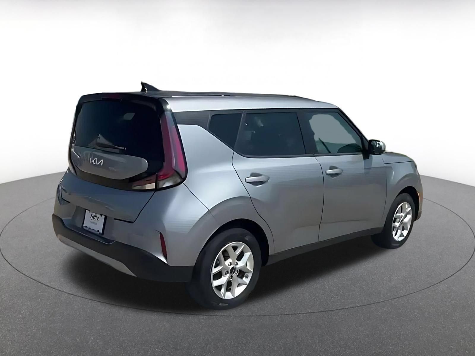 Used 2025 Kia Soul LX w/ LX Technology Package FWD image 13