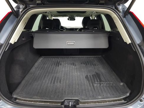 Certified 2023 Volvo XC60 B5 Plus w/ Climate Package AWD/4WD image 10