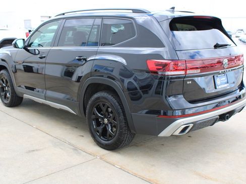 Certified 2024 Volkswagen Atlas Peak Edition SE image 4