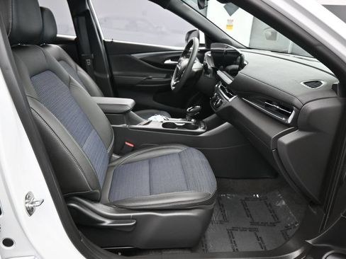 Used 2025 Buick Envista Preferred FWD image 35
