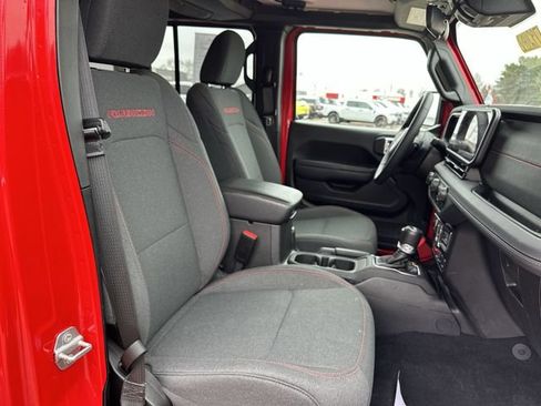 Used 2025 Jeep Wrangler Unlimited Rubicon AWD/4WD image 26