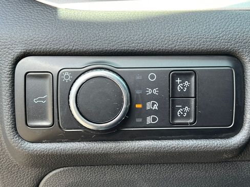 Used 2023 Ford Explorer XLT AWD/4WD image 20