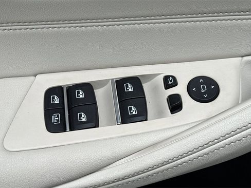 Used 2022 BMW M550i xDrive w/ Executive Package image 15