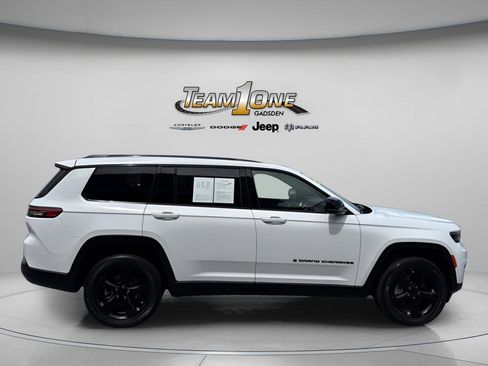Used 2023 Jeep Grand Cherokee L Laredo RWD image 9